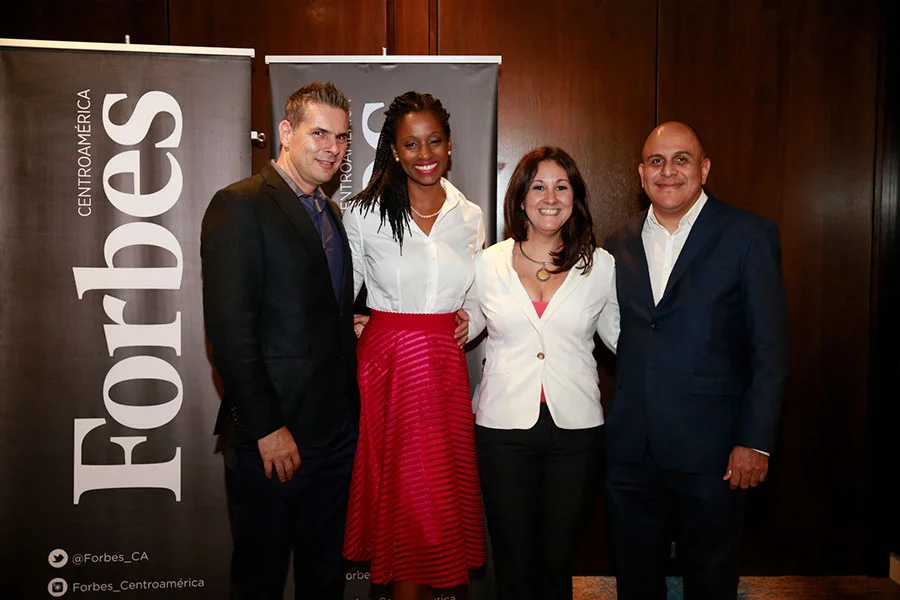 Participación en el panel Disruptoras LATAM Foro Forbes.